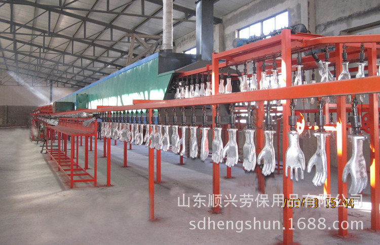 防滑抓鱼PVC手套车间