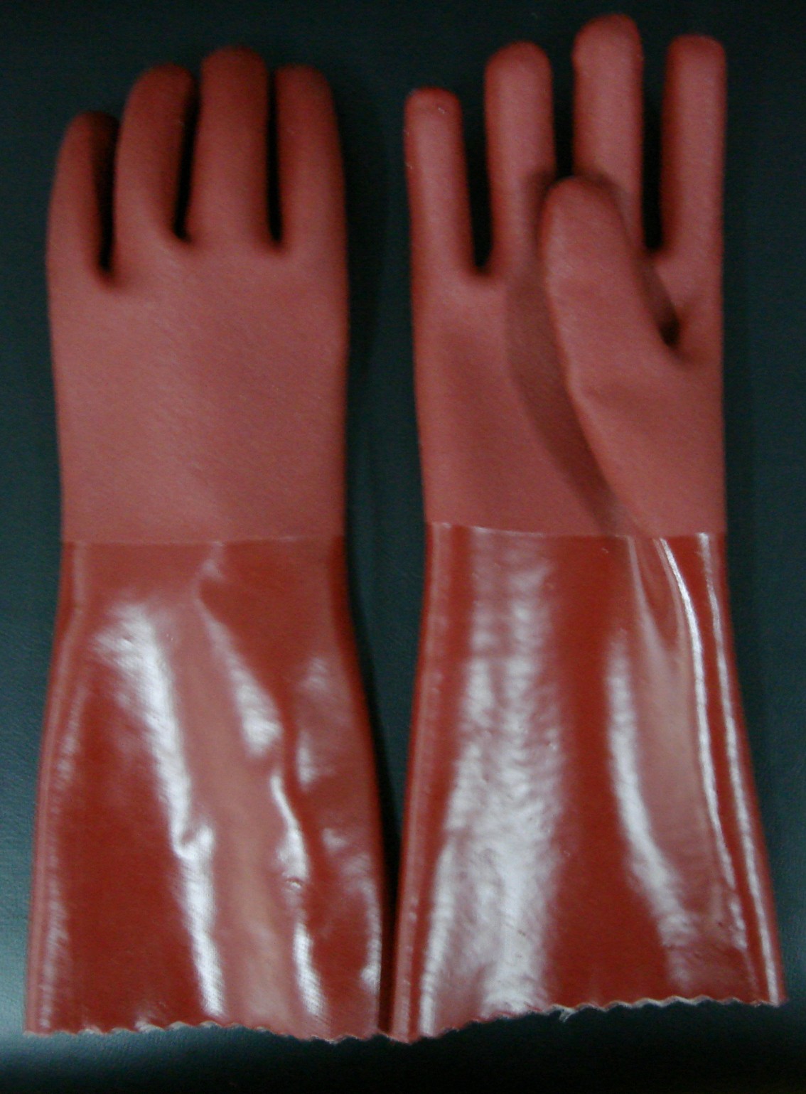 红色浸胶手套